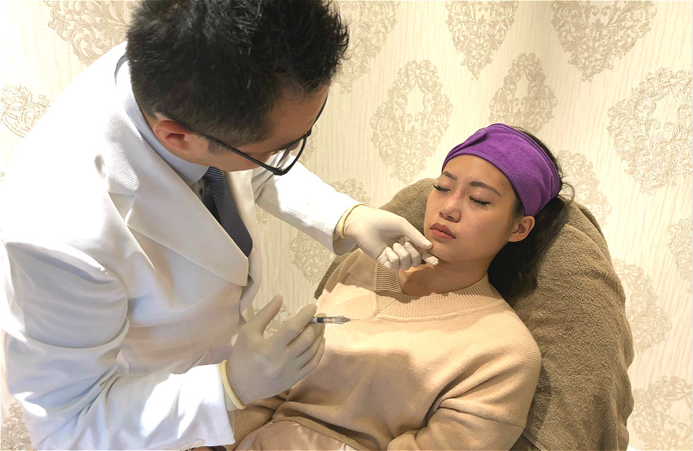 黄仁吴医师根据每个患者，客制化玻尿酸隆鼻的剂量